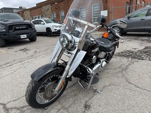 2010 Harley-Davidson Fat Boy ~ FAT BOY ~ 96CI ~ 2 INTO 1 ~ CANAD in Street, Cruisers & Choppers in City of Toronto - Image 4
