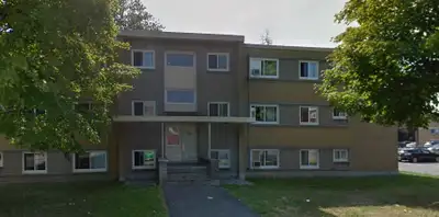 Large Two Bedroom - 645 Borthwick Avenue