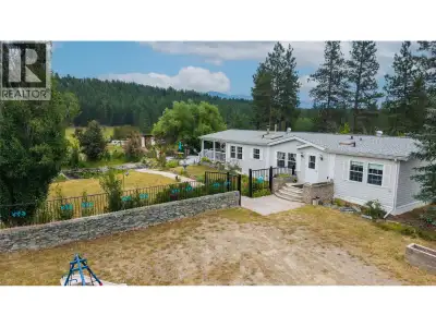 Welcome to your own private acreage retreat in beautiful Baynes Lake. Set on 2.96 landscaped acres,...