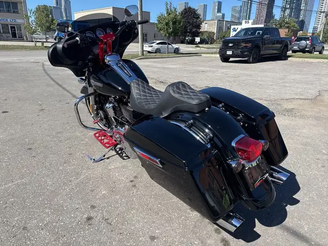 2023 Harley-Davidson Street Glide ~ STREET GLIDE ~ CANANDIAN ~ 1 in Sport Touring in City of Toronto - Image 7