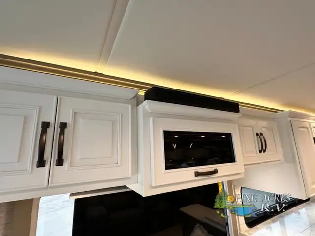2025 Newmar Dutch Star 4369 Black Out Package in RVs & Motorhomes in Moncton - Image 35