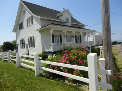 LA BELLE BLANCHE MAISON AVEC VUE DU FLEUVE,CITQ #304344, View more