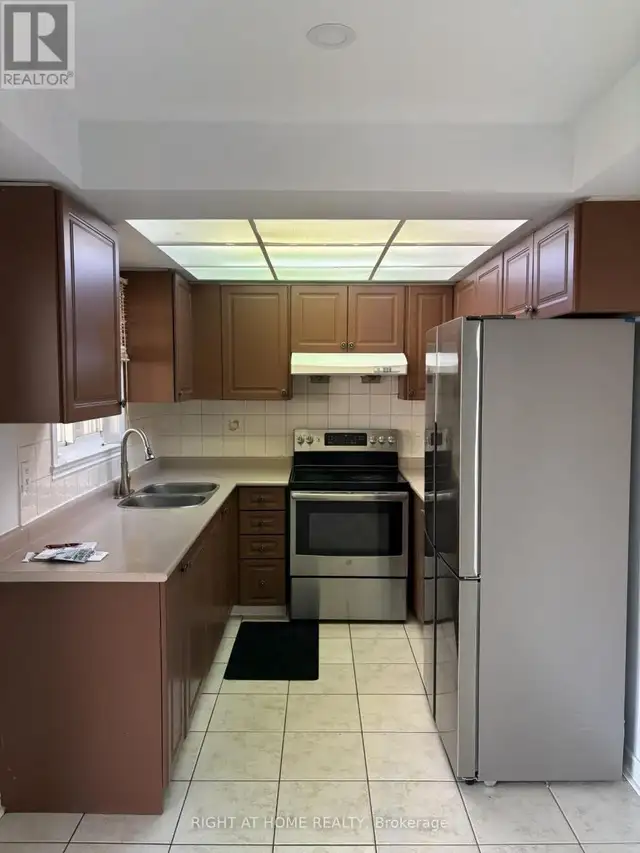 48 Grand Valley Boulevard Vaughan (Vellore Village), Ontario, photo 4 of 4