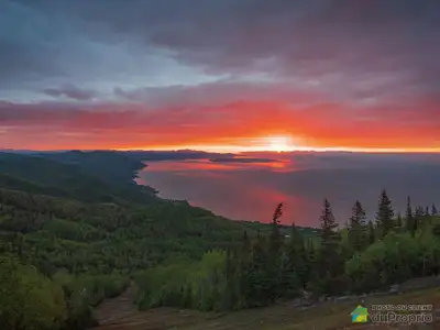 Magnifique terrain résidentiel municipalisé avec vue sur le Massif de Charlevoix Dimensions : 3 228M...