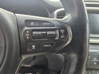2016 Kia Sorento SX V6 Premium Comfort Meets Confident Performance Elevate every drive with this 201... (image 3)