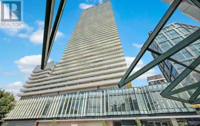 Daniels Lighthouse West Tower, A Spacious 1 Bed + Den & 2 Bath With Western View of Lake Ontario Fro...