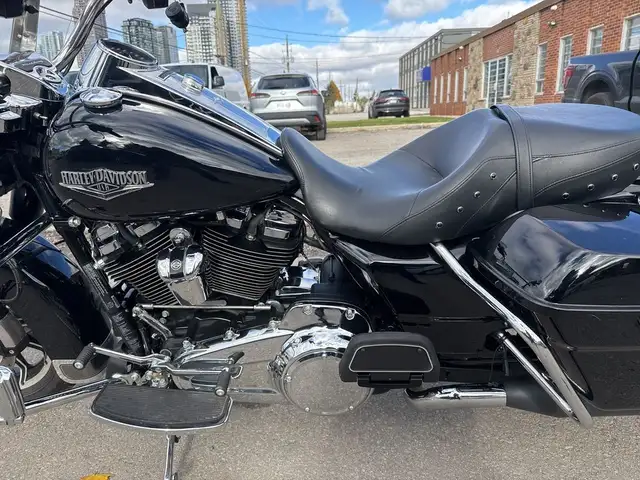 2019 Harley-Davidson Road King ~ ROAD KING ~ 107CI ~ V&H PIPES ~ in Sport Touring in City of Toronto - Image 18
