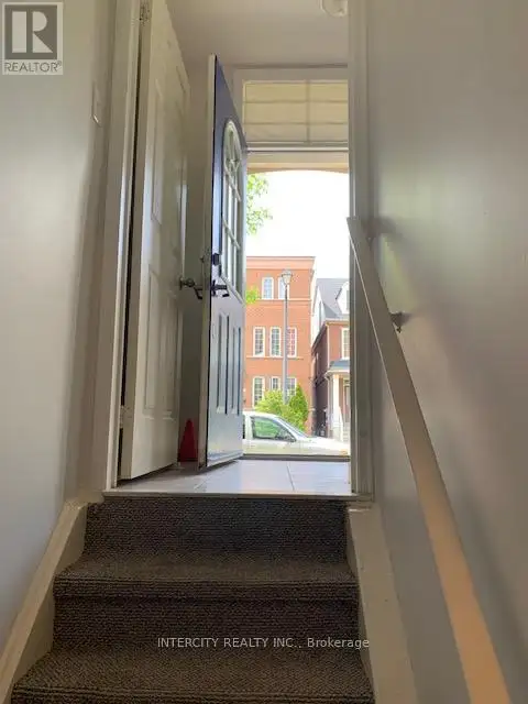 BSMT - 17 ALDWINCKLE HEIGHTS Toronto (York University Heights),  in Long Term Rentals in City of Toronto - Image 3