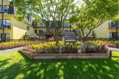 Stunning 1 bedroom apartment available at The Citadel, Bridgeview and Shoreview-Call Today! Current...