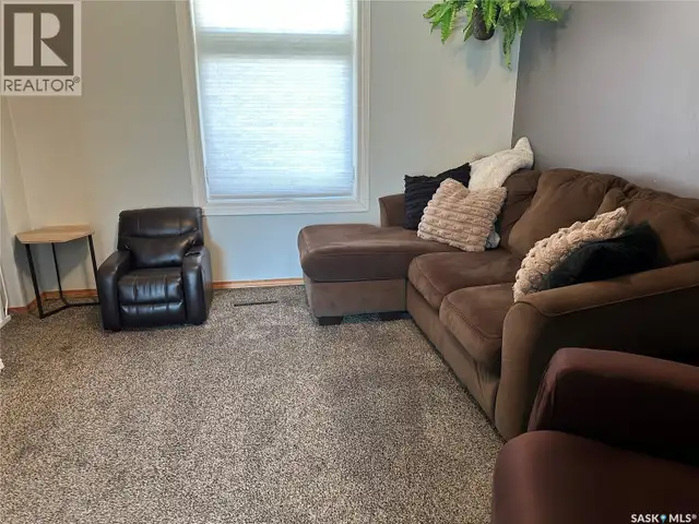 24 3rd AVENUE SE Weyburn, Saskatchewan in Houses for Sale in Regina - Image 4
