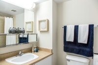 MacDonald Estates is a great property in downtown Edmonton on Jasper Avenue offering an urban lifest... (image 6)