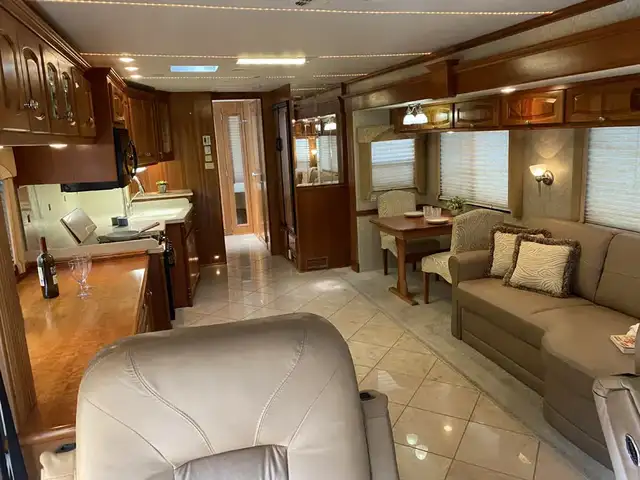2007 Dutch Star 4023 in RVs & Motorhomes in Penticton - Image 11