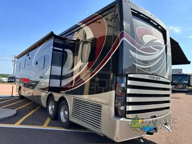 2019 Thor Motor Coach Tuscany 45MX only 020,049 Miles in RVs & Motorhomes in Moncton - Image 8