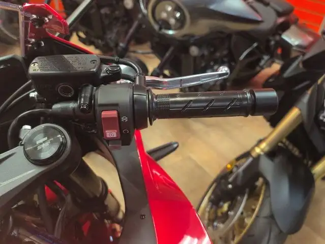 2026 Honda CBR650R E-Clutch ABS in Street, Cruisers & Choppers in Calgary - Image 14