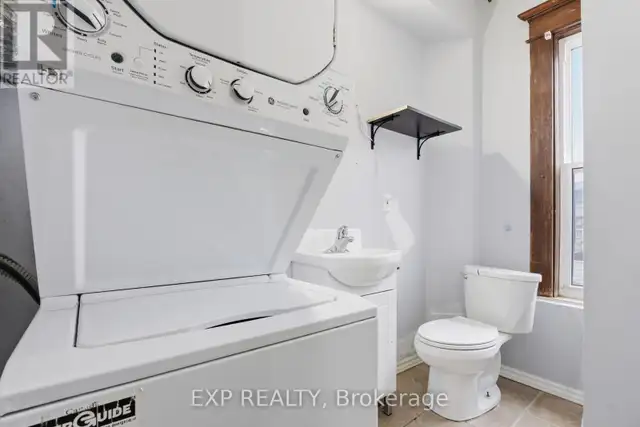 30 REGINA STREET N Waterloo, Ontario in Long Term Rentals in Kitchener / Waterloo - Image 10