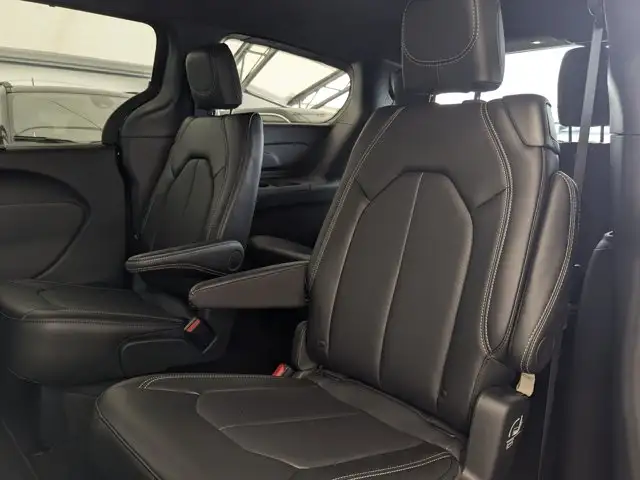 2026 Chrysler Grand Caravan SXT * - FWD - Stow 'n Go Seats | Cars ...