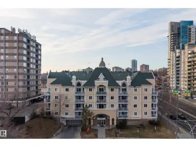 Perfectly positioned steps from the Legislature and river valley, this unit offers exceptional walka...