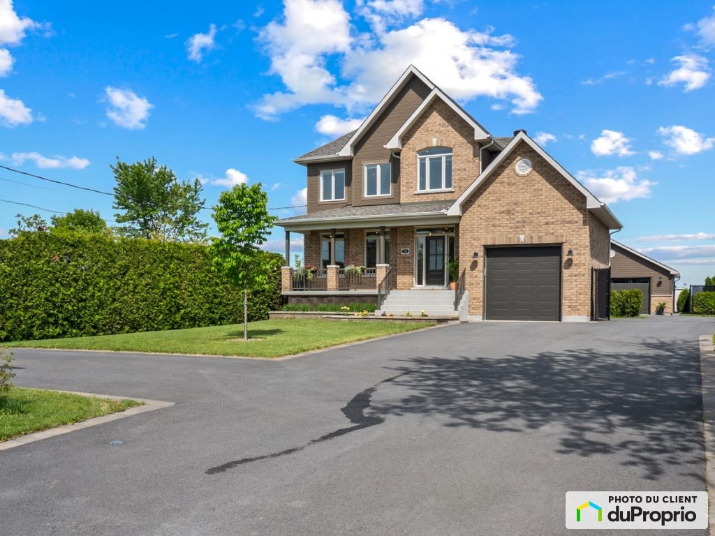 $1,239,000 - Country home for sale in Ste-Julie — photo 1
