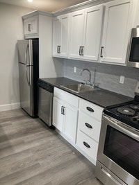 This attractive building is located on a cul-de-sac at the top of Main Avenue in Fairview. Most unit... (image 2)
