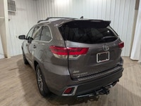 No Accidents, Locally Owned Vehicle! New Brakes and Rotors!The 2018 Toyota Highlander AWD XLE 8 Pass... (image 4)