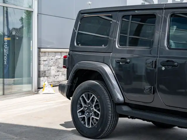 2026 Jeep Wrangler Sahara in Cars & Trucks in Barrie - Image 12