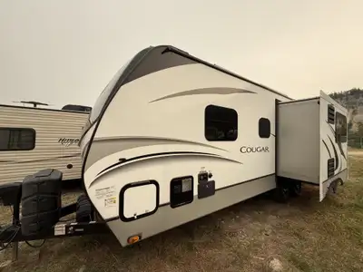 Welcome to Rock Island RV 1 OWNER , fully loaded in and out. full winter package, 2000 watt inverter...
