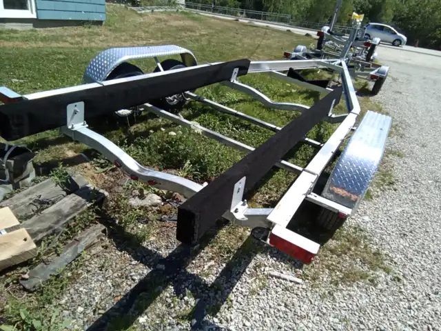 Venture 2825 lb. Aluminum Bunk  Boat Trailer in Boat Parts, Trailers & Accessories in Bridgewater - Image 8