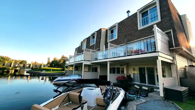 3 Level End Unit Condo Townhome