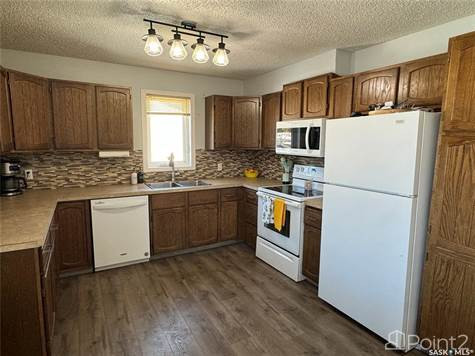 955 Quandt CRESCENT in Houses for Sale in La Ronge - Image 2