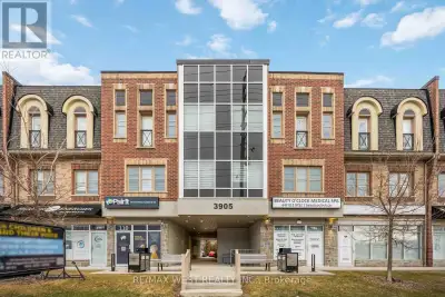 Location, Location, Location! Welcome to 3905 Major Mackenzie Drive West unit 32. This bright and sp...