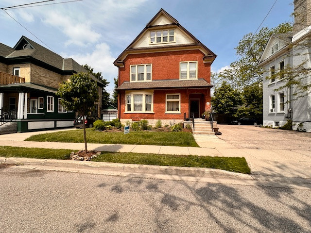 Large One Bedroom Unit In The Heart of Downtown Kitchener! in Long Term Rentals in Kitchener / Waterloo