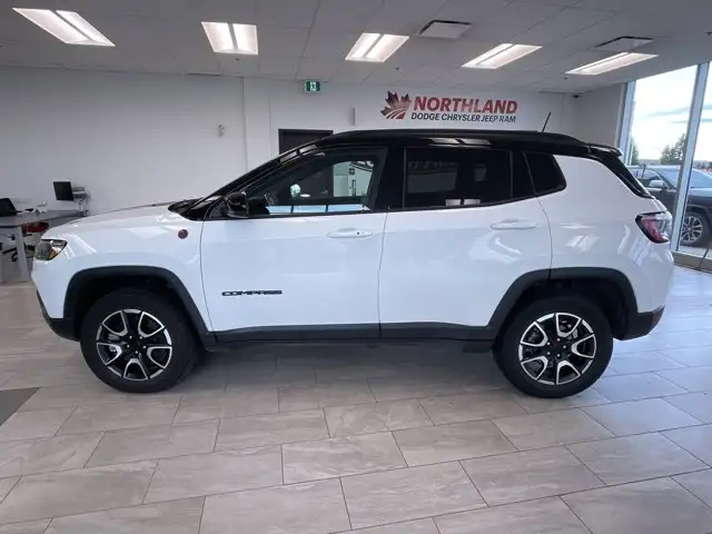 2024 Jeep Compass Trailhawk | 4WD | No Accidents | in Cars & Trucks in Prince George - Image 3