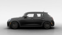 MINI Laval vous présente la puissante et pratique *MINI Cooper C 5 portes 2026*. Grâce ? sa disposit... (image 3)
