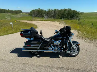 Harley-Davidson’s FLHTCU Ultra Classic Electra Glide is the ultimate touring motorcycle. This beauty...