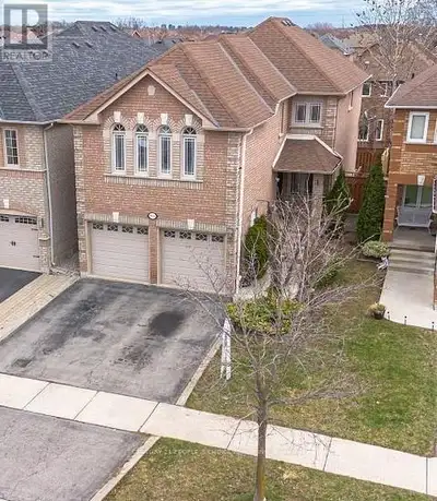 Welcome to this bright and spacious detached home in the highly sought-after Lisgar community of Mis...
