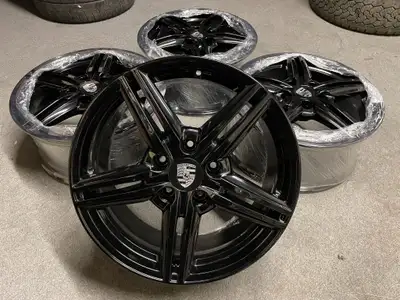 Great set of Porsche Cayenne wheels in gloss black finish. 19x8.5 Bolt pattern: 5x130 Offset: 59 You...