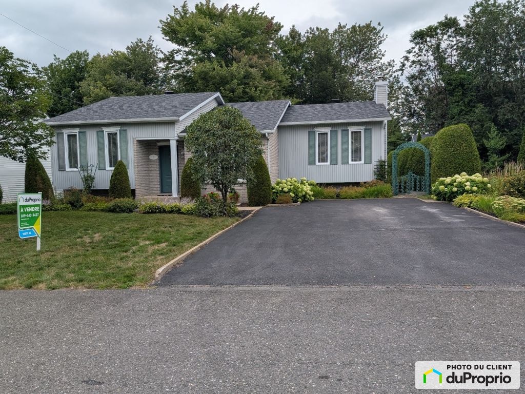$415,000 - Bungalow for sale in Victoriaville — photo 1