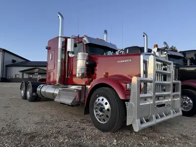JUST LANDED!! 2 x 2025 Kenworth W900L Cummins X15 Performance 565HP 18 speed 2050 Torque 46 rears 39...