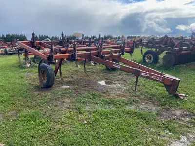 Welcome to Stoneage Equipment Selling this Allis-Chalmers 1600 chisel plow. 12 shank. Spring reset....