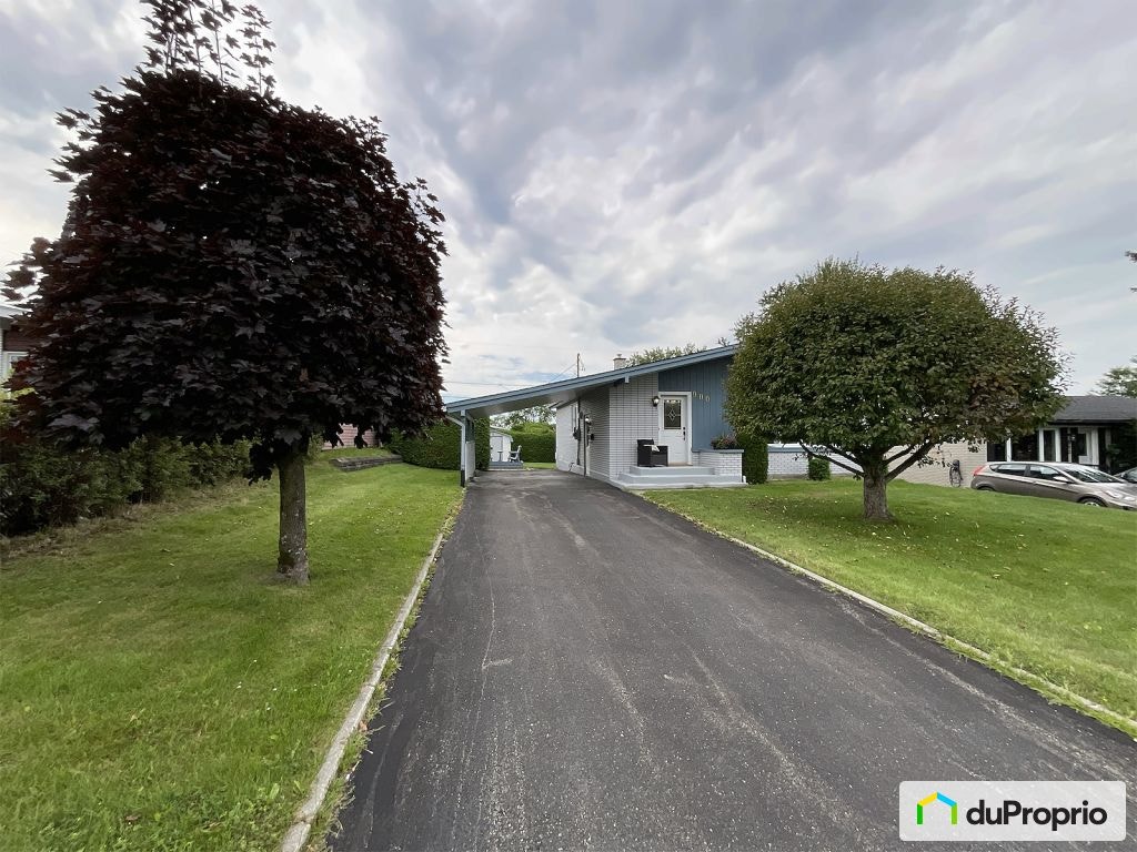 $369,500 - Bungalow for sale in Sherbrooke (Fleurimont) — photo 2