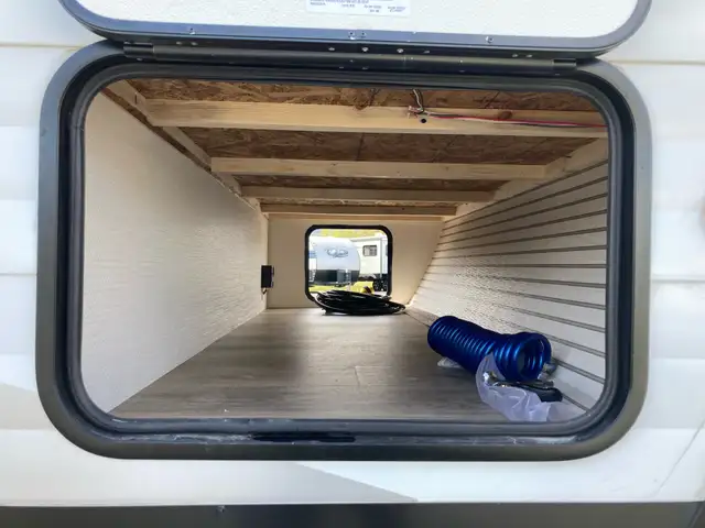 2025 Coachmen Northern Spirit DLX in Travel Trailers & Campers in Terrace - Image 6
