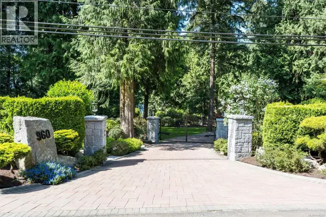960 Lands End End North Saanich, British Columbia in Houses for Sale in Victoria - Image 6