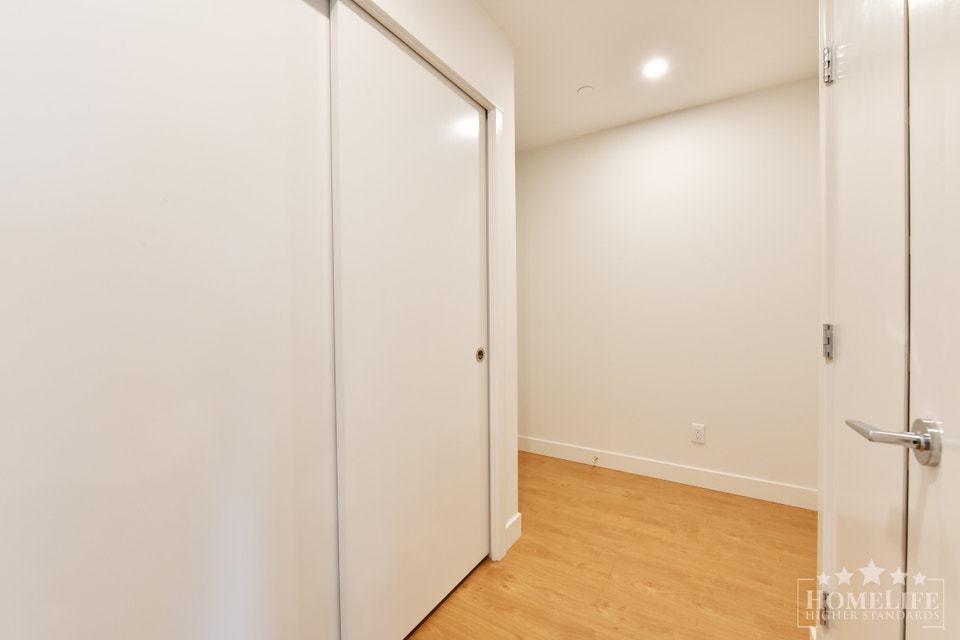 Bright & Spacious 2 Bedroom 2 Bathroom Corner Condo with Panoram 3