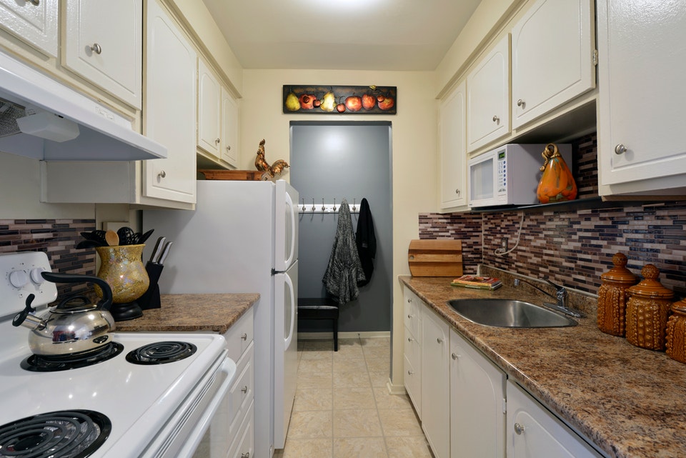 First Month Free - 1 Bedroom Apartment- All Inclusive 5