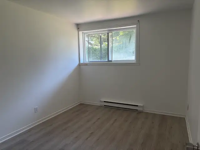 Superbe 4 1/2, rue Pie-X Lévis, sur 2 étage, LIBRE in Long Term Rentals in Lévis - Image 5