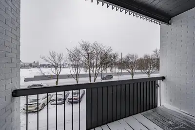 Appartement 1 et demi, semi meublé, situé dans un complexe immobilier localisé à Sainte-Foy à proxim...