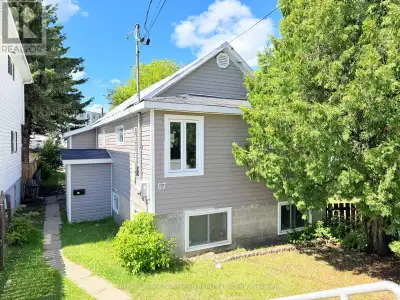 Income-Generating Duplex - Excellent Investment Opportunity. Welcome to this income-generating duple...