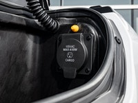 Welcome to 400 Chrysler Dodge Jeep Ram. Fresh oil change, | Fully detailed. This vehicle is a dealer... (image 8)