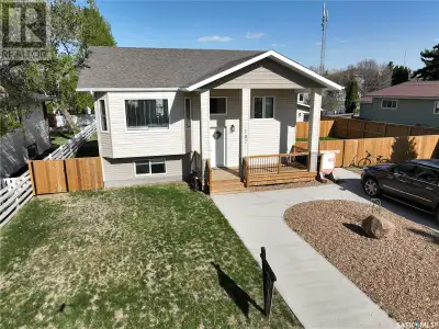 Brand New Legal Duplex built by Speargrass Homes! Are you looking for easy living with a suite to su...