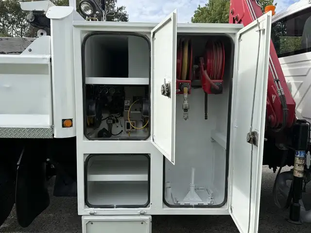 2008 International DuraStar 4300 with Amco Veba Crane and 8 Foot in Heavy Trucks in Regina - Image 33